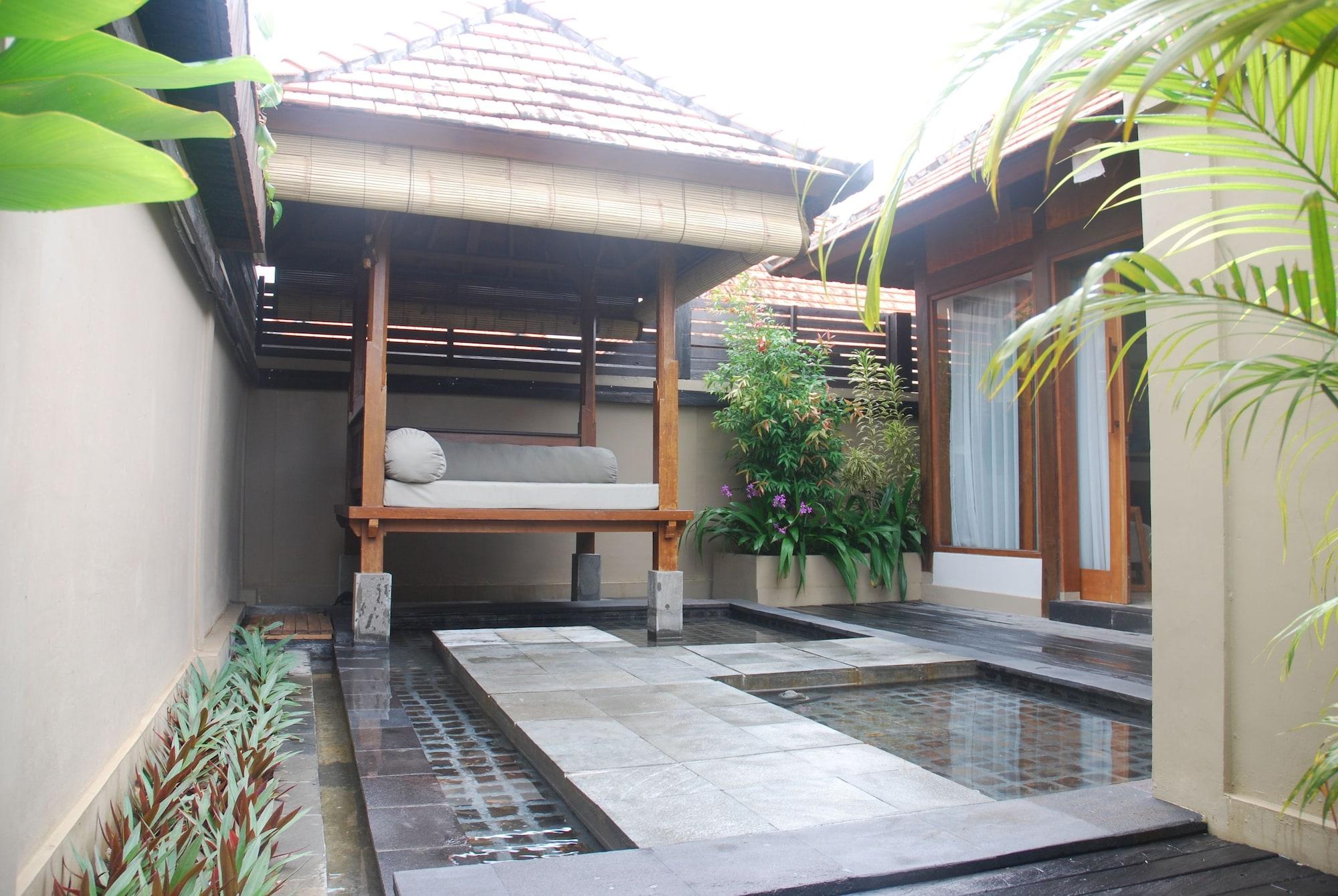 Ubud Village Hotel Exterior photo