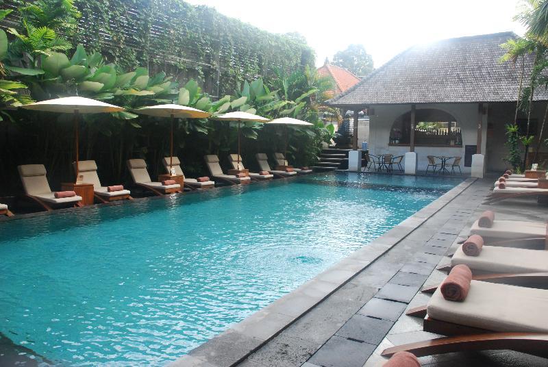 Ubud Village Hotel Exterior photo