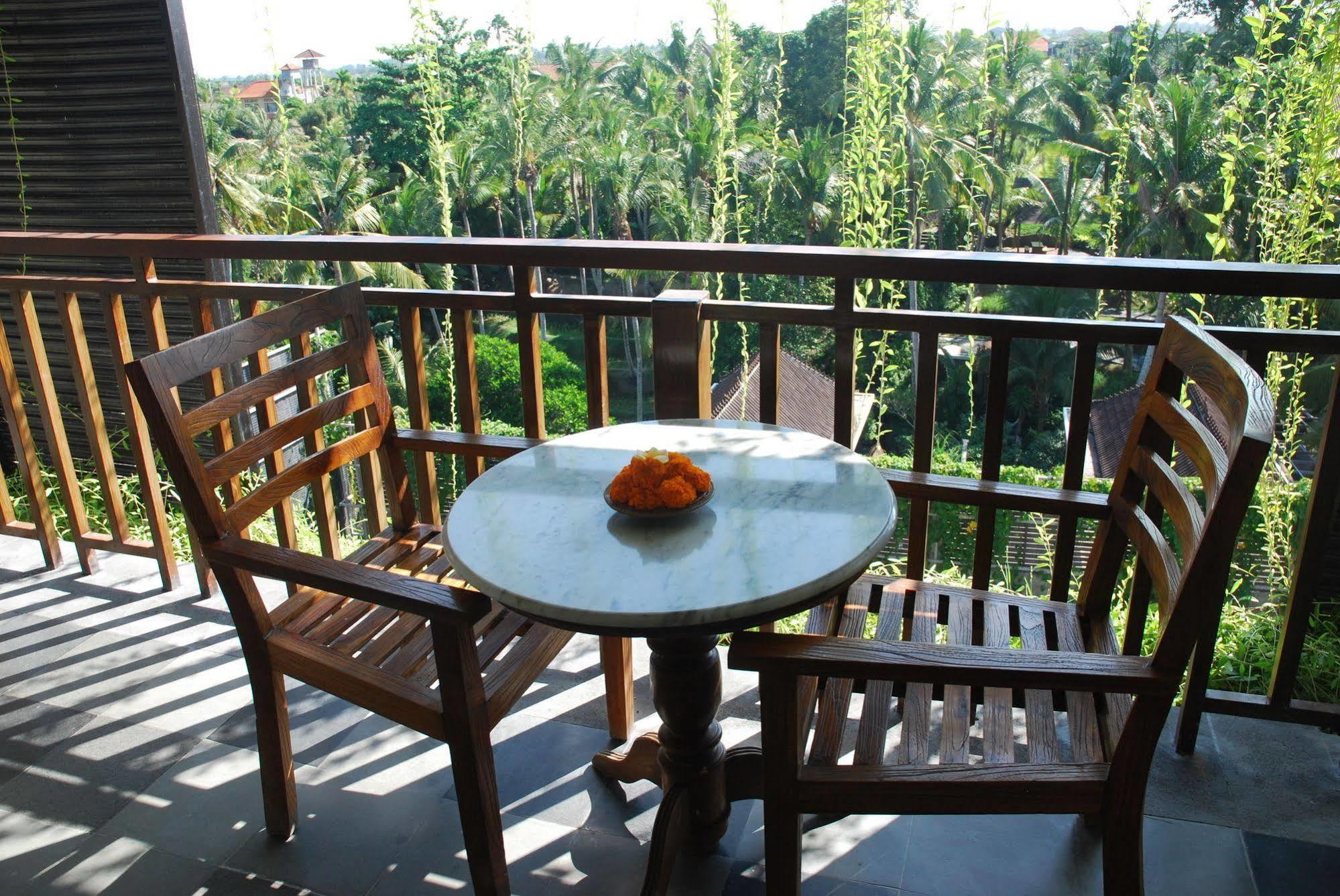 Ubud Village Hotel Exterior photo