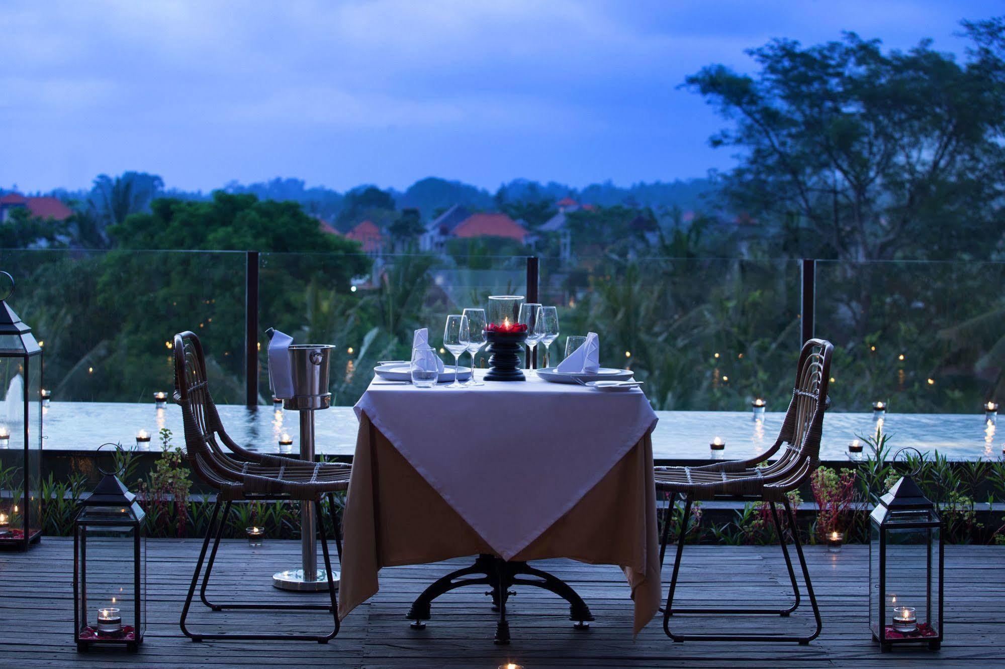 Ubud Village Hotel Exterior photo