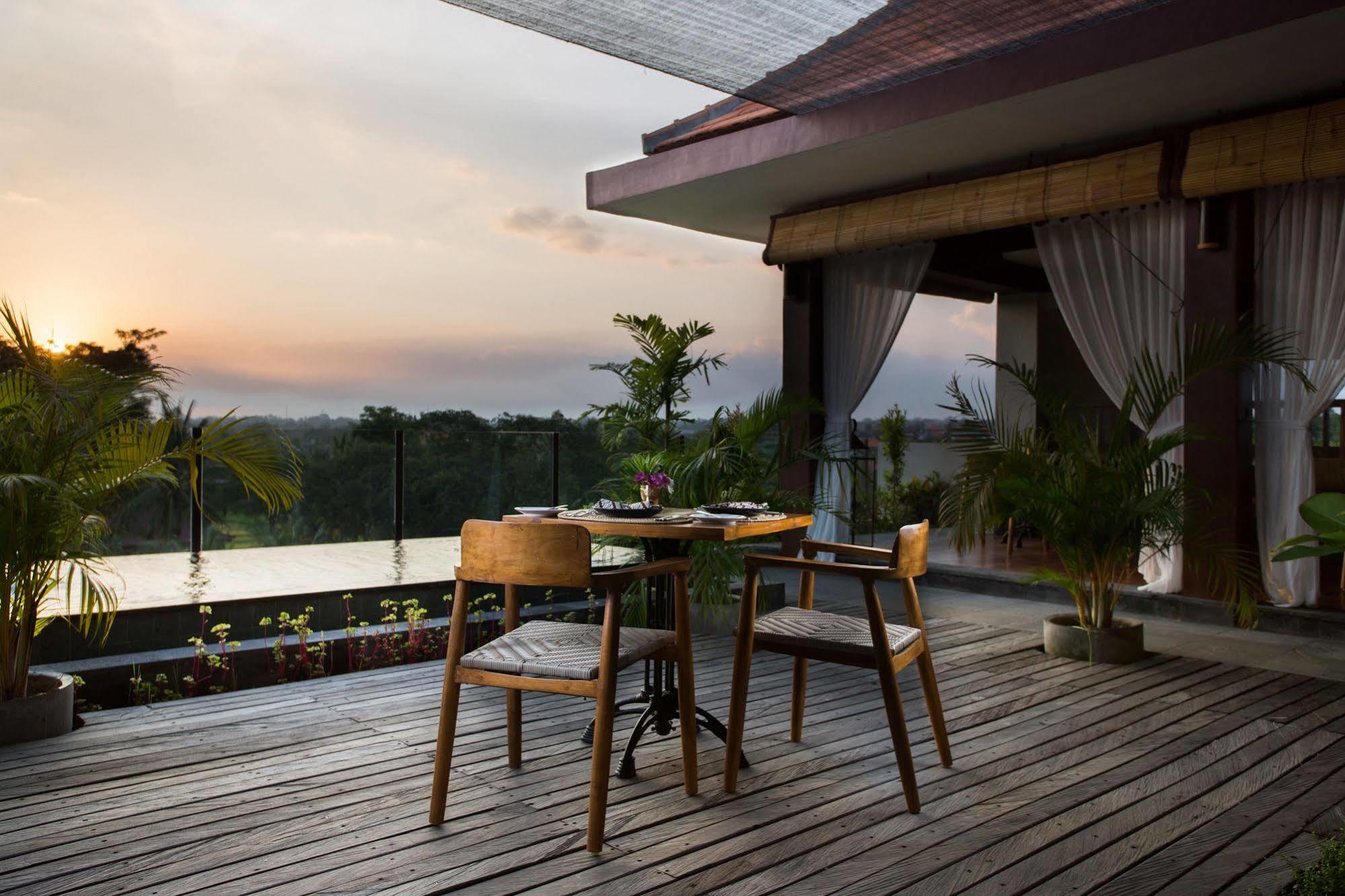 Ubud Village Hotel Exterior photo